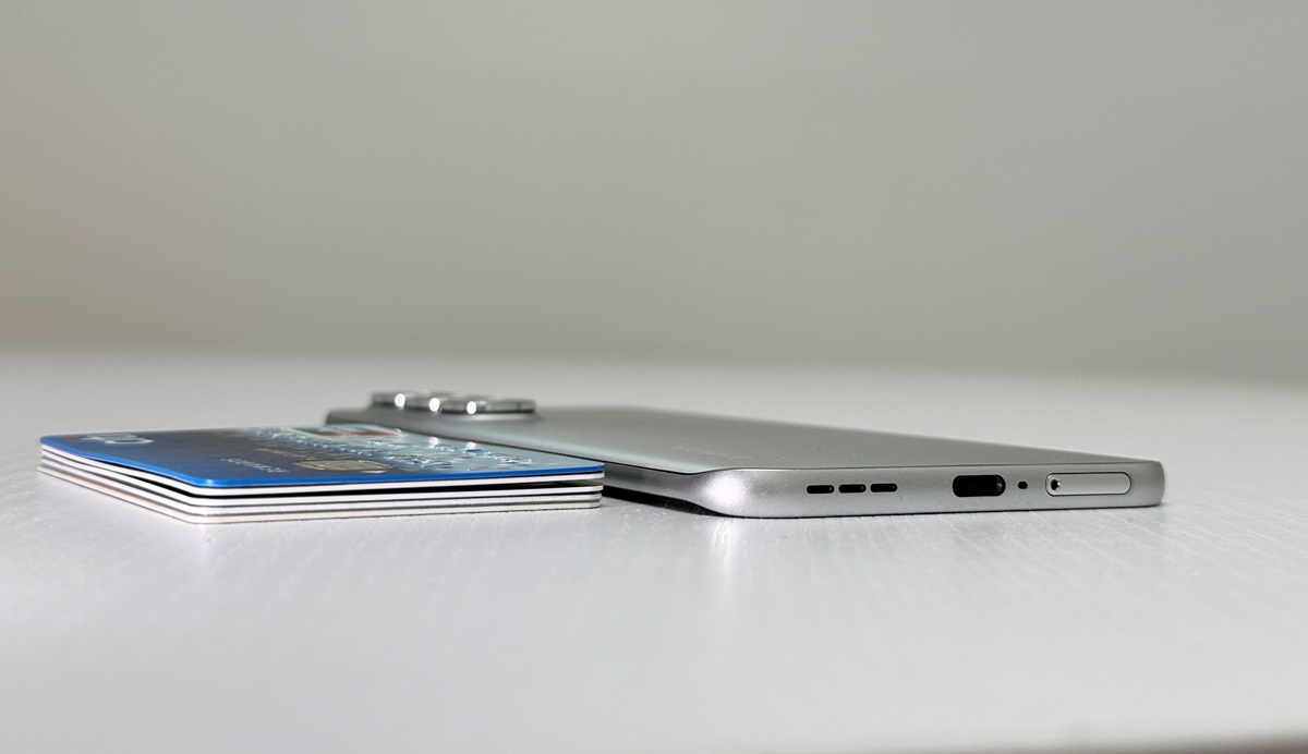 Infinix HOT 60 Pro+ Thinness vs credit card